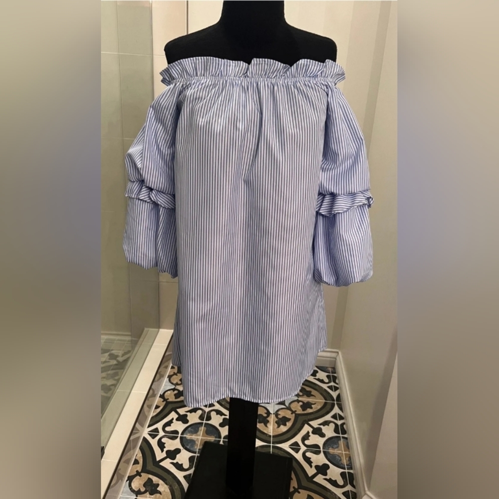 Med Blue and white stripped dress size med
